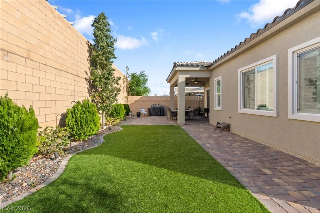 8657 Hartmont, Las Vegas, NV 89166