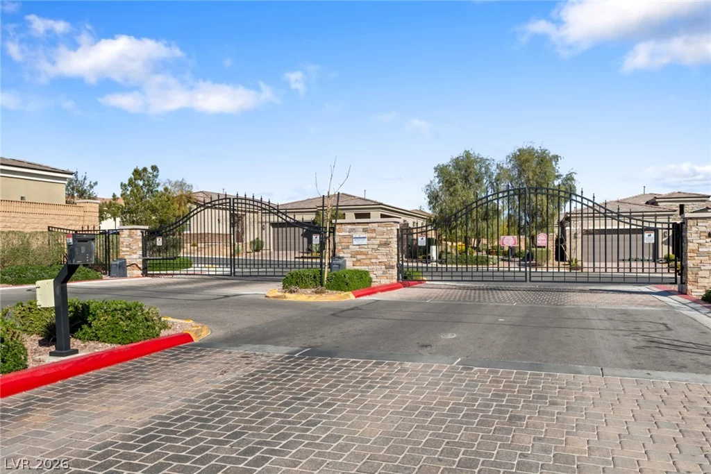 8657 Hartmont, Las Vegas, NV 89166