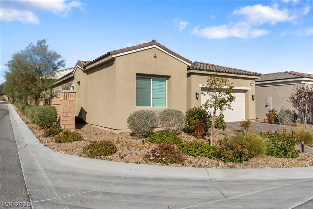 8657 Hartmont, Las Vegas, NV 89166