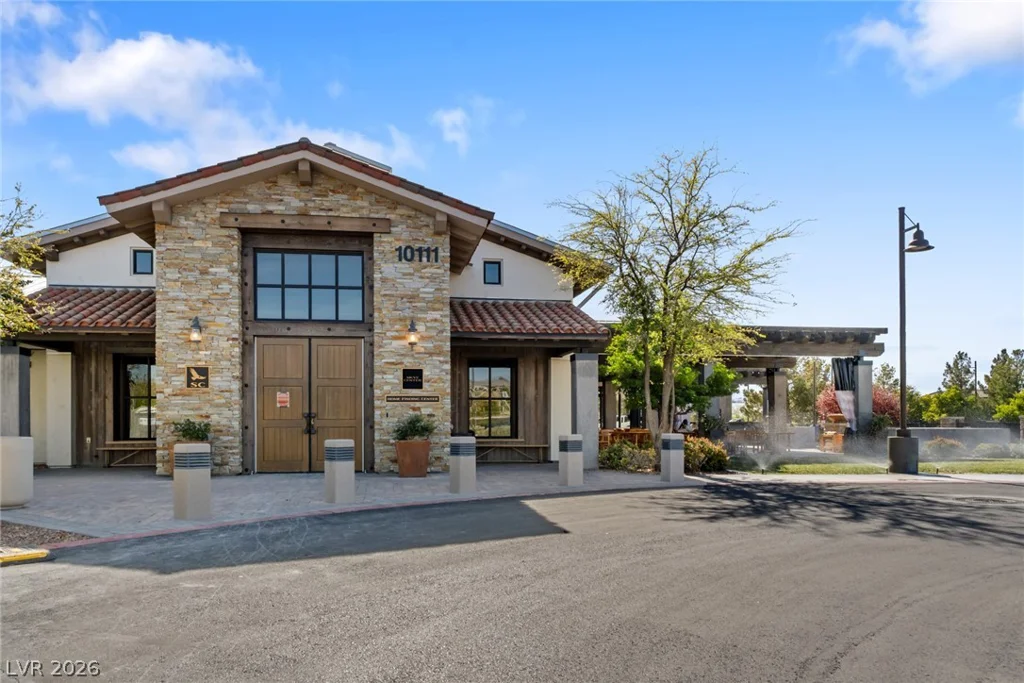 8657 Hartmont, Las Vegas, NV 89166