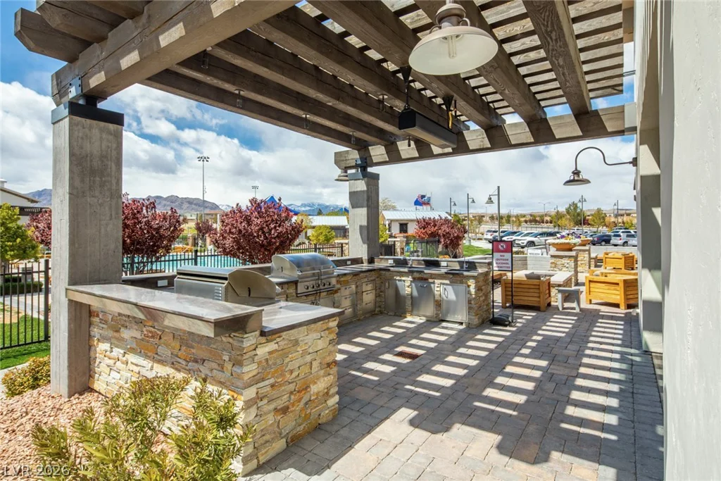 8657 Hartmont, Las Vegas, NV 89166