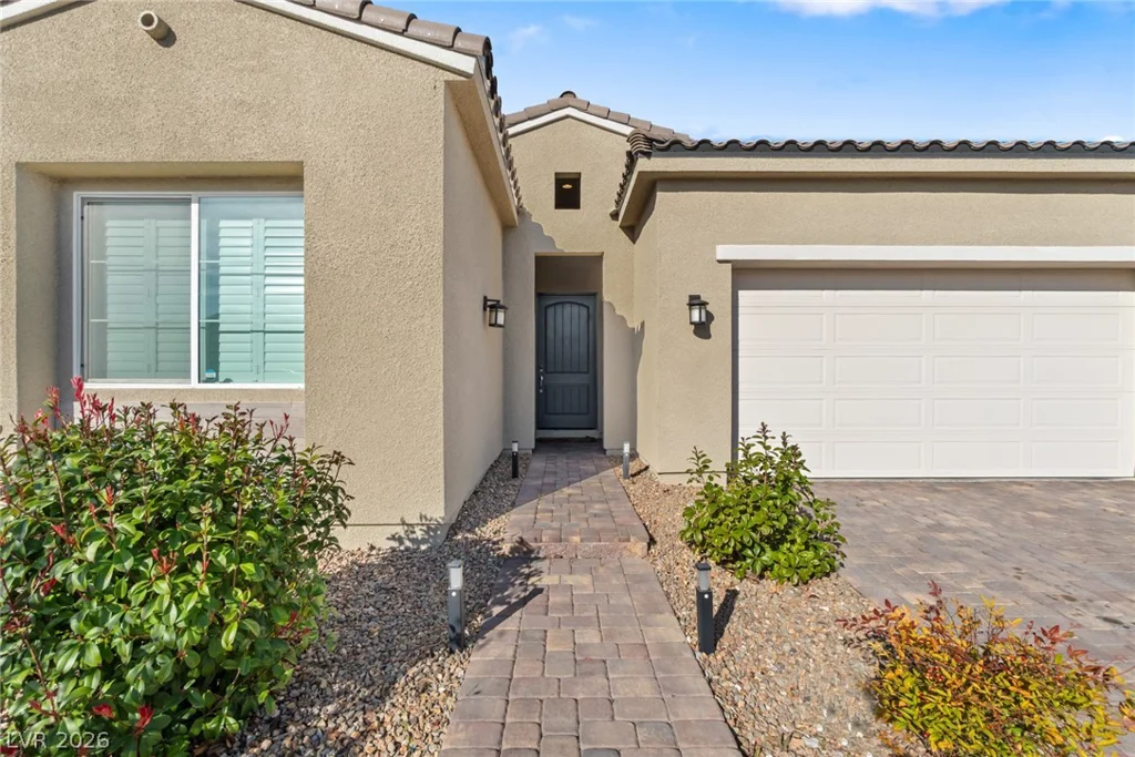 8657 Hartmont, Las Vegas, NV 89166