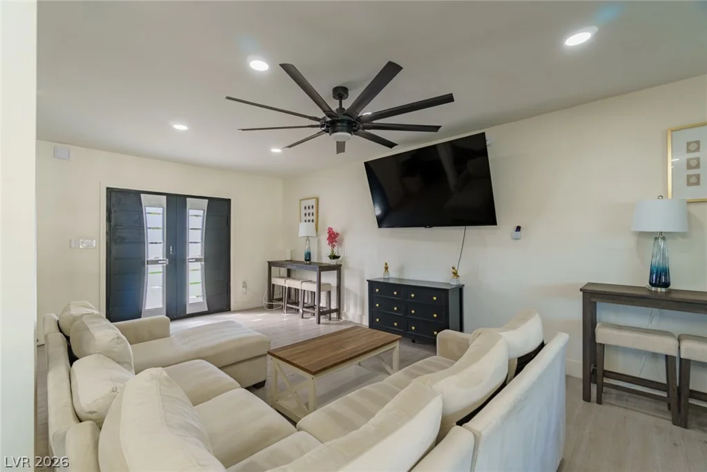 3080 Garnet, Las Vegas, NV 89121