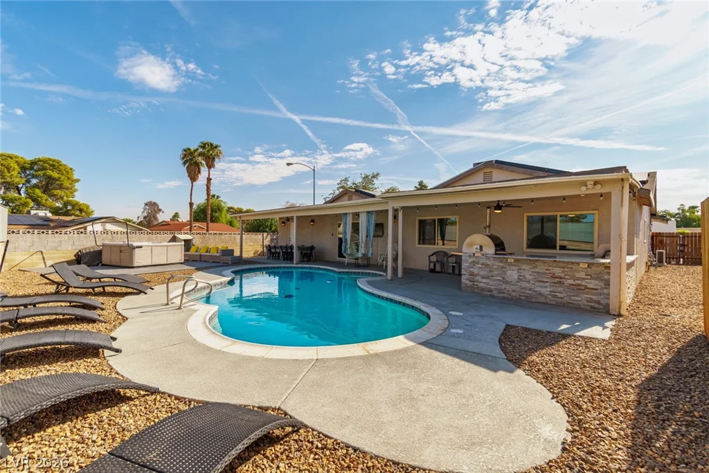 5551 Corral, Las Vegas, NV 89119