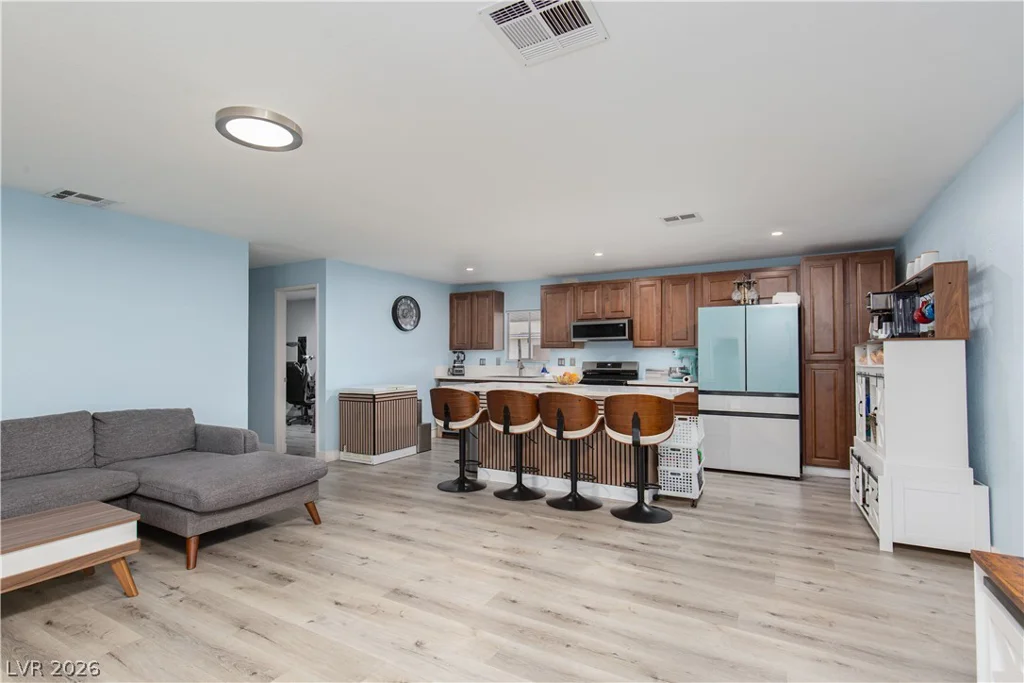 330 Sir Richard East, Las Vegas, NV 89110