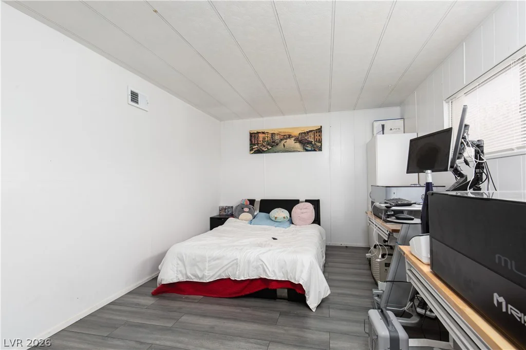 330 Sir Richard East, Las Vegas, NV 89110