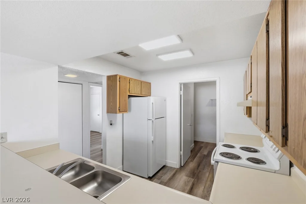 6750 Del Rey, Las Vegas, NV 89146