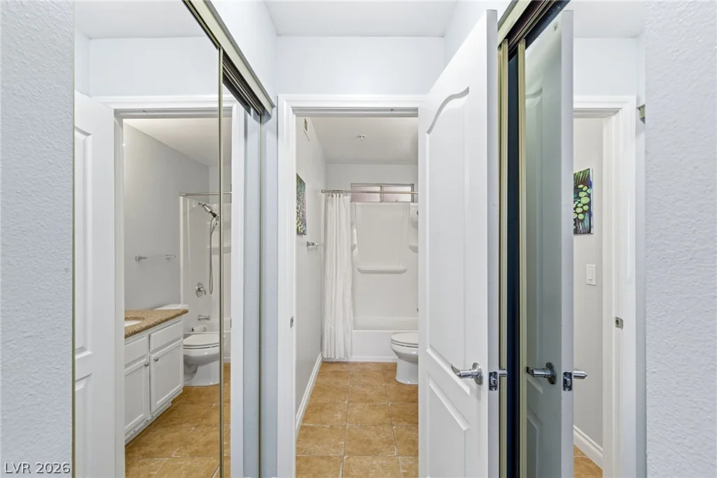 2111 Sealion, Las Vegas, NV 89128