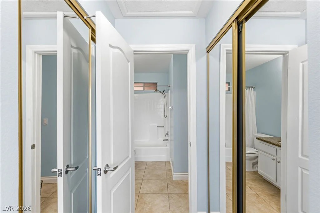 2111 Sealion, Las Vegas, NV 89128