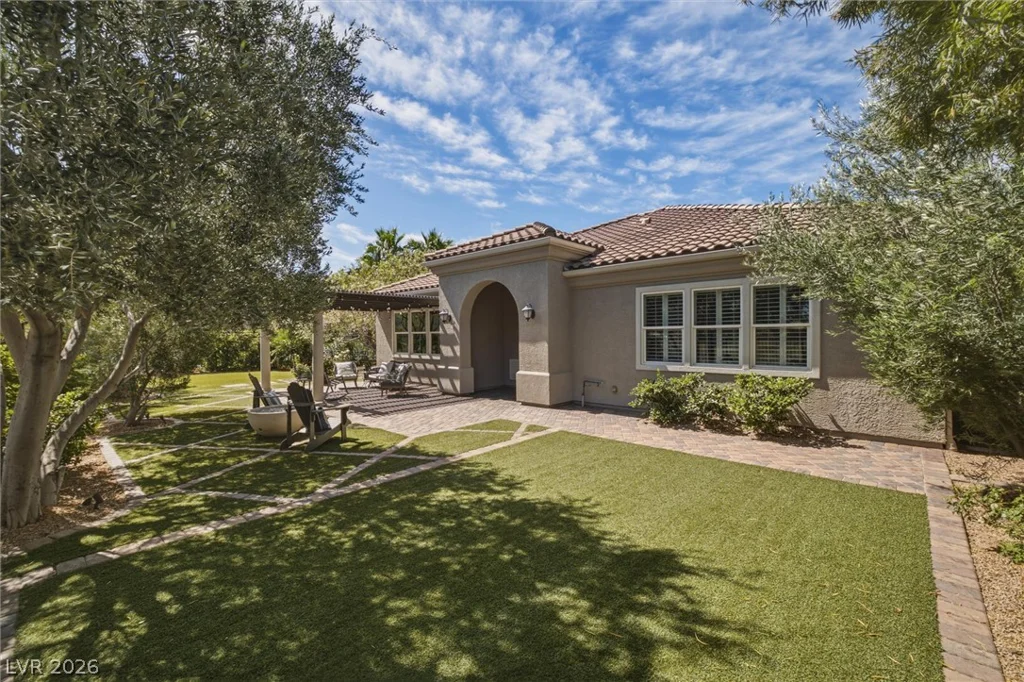 1888 Canvas Edge, Henderson, NV 89044