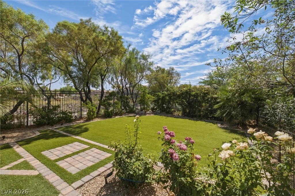 1888 Canvas Edge, Henderson, NV 89044