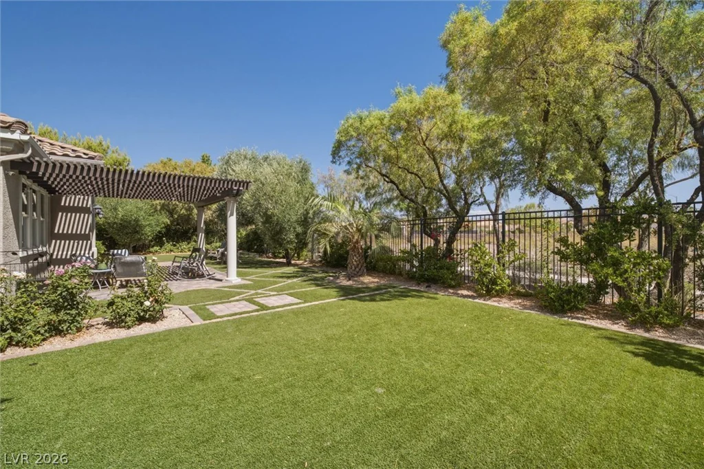 1888 Canvas Edge, Henderson, NV 89044