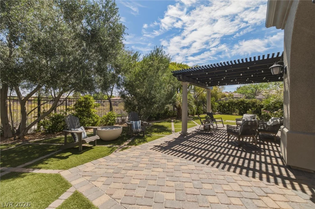 1888 Canvas Edge, Henderson, NV 89044