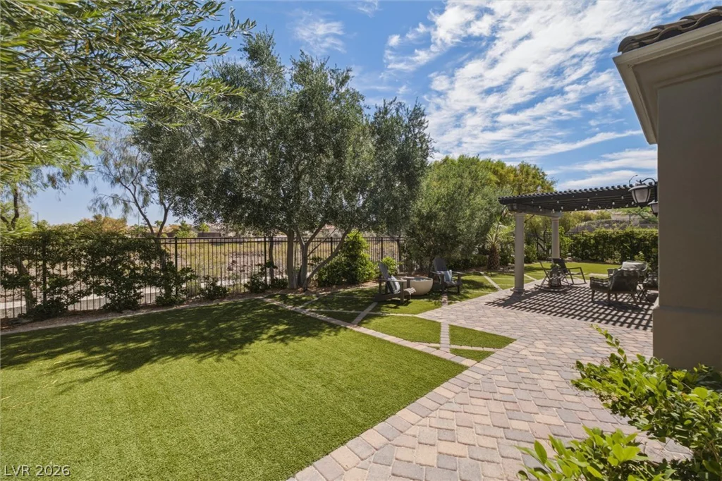 1888 Canvas Edge, Henderson, NV 89044