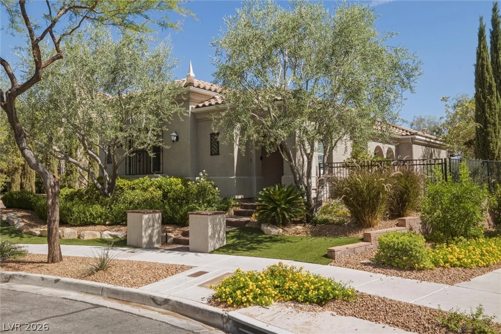1888 Canvas Edge, Henderson, NV 89044