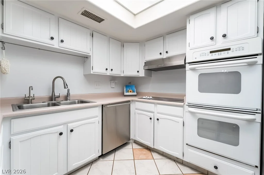 3483 Victory, Las Vegas, NV 89121