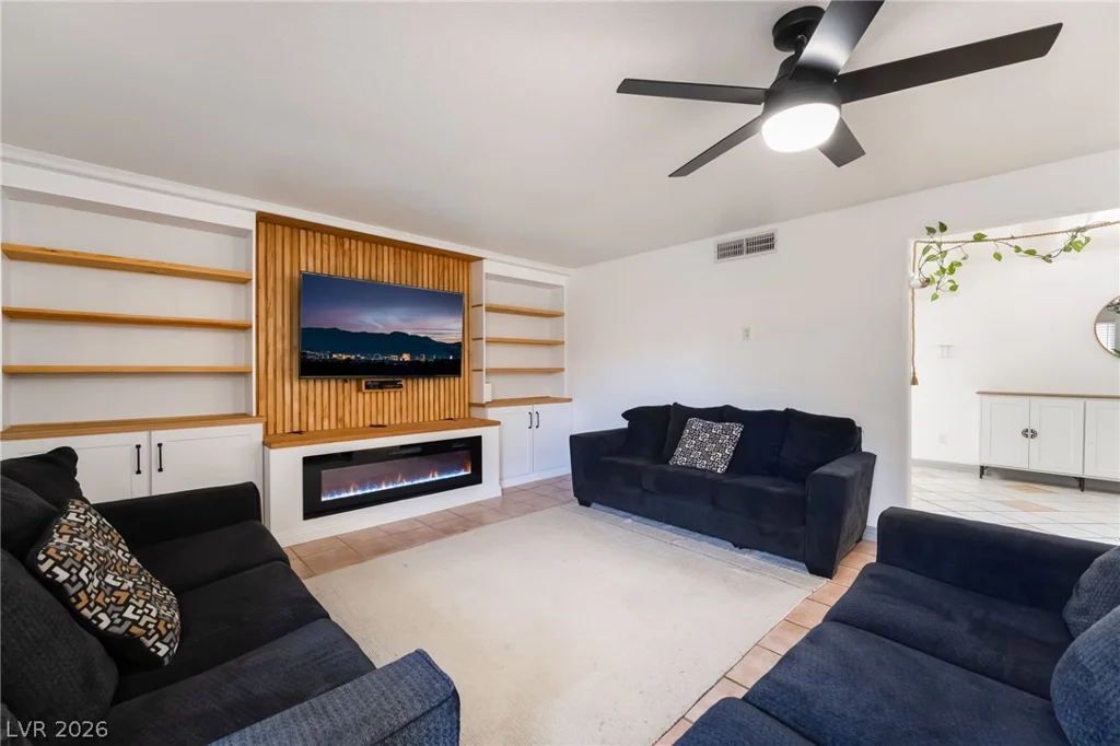 3483 Victory, Las Vegas, NV 89121