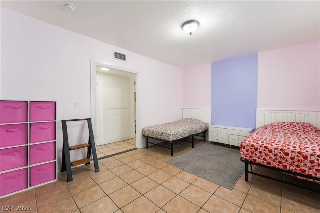 3483 Victory, Las Vegas, NV 89121