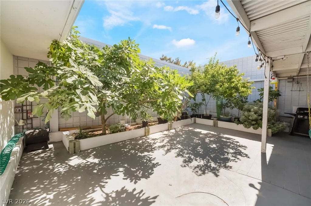 3483 Victory, Las Vegas, NV 89121