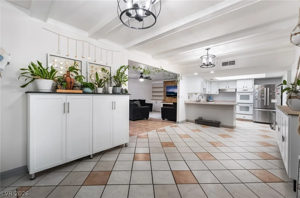 3483 Victory, Las Vegas, NV 89121