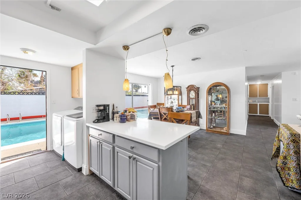 1589 Silver Mesa, Las Vegas, NV 89169