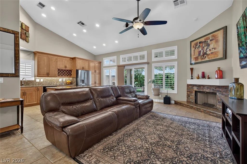 818 Manor Shores, Henderson, NV 89002
