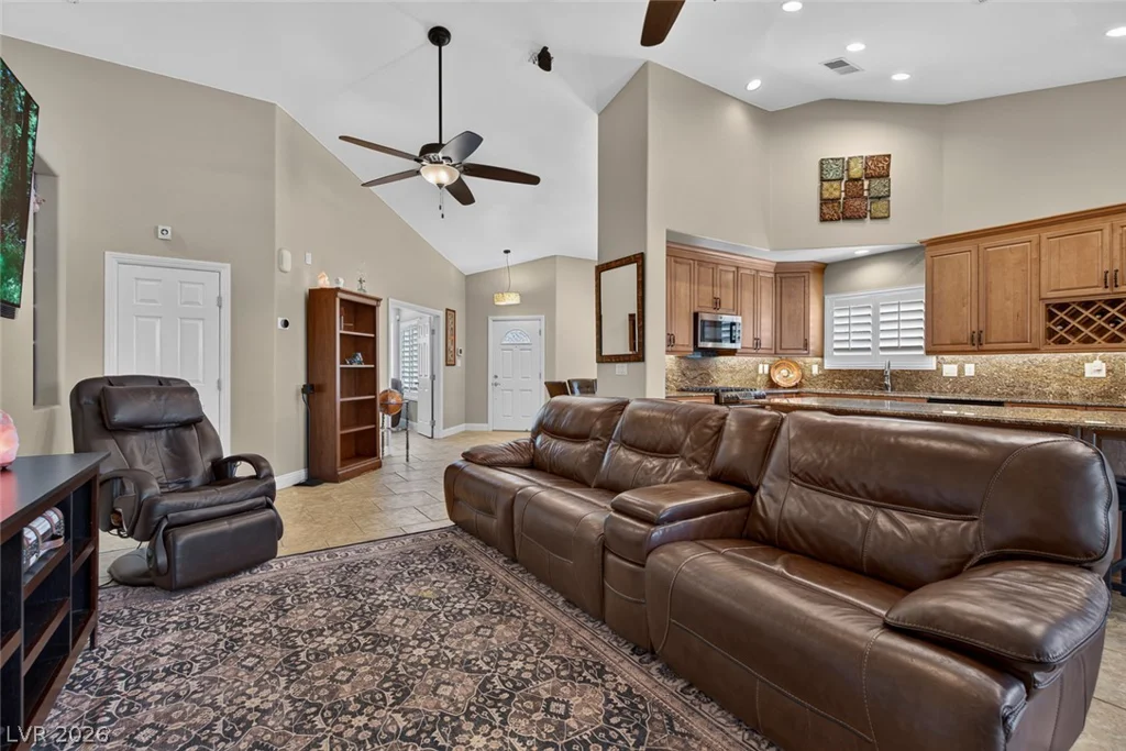 818 Manor Shores, Henderson, NV 89002