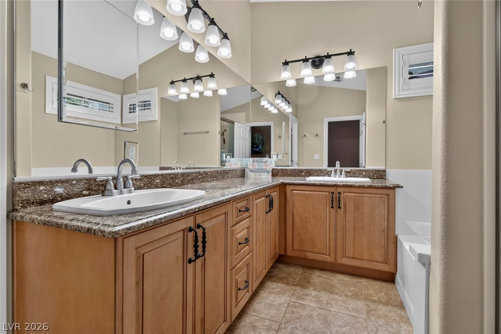 818 Manor Shores, Henderson, NV 89002