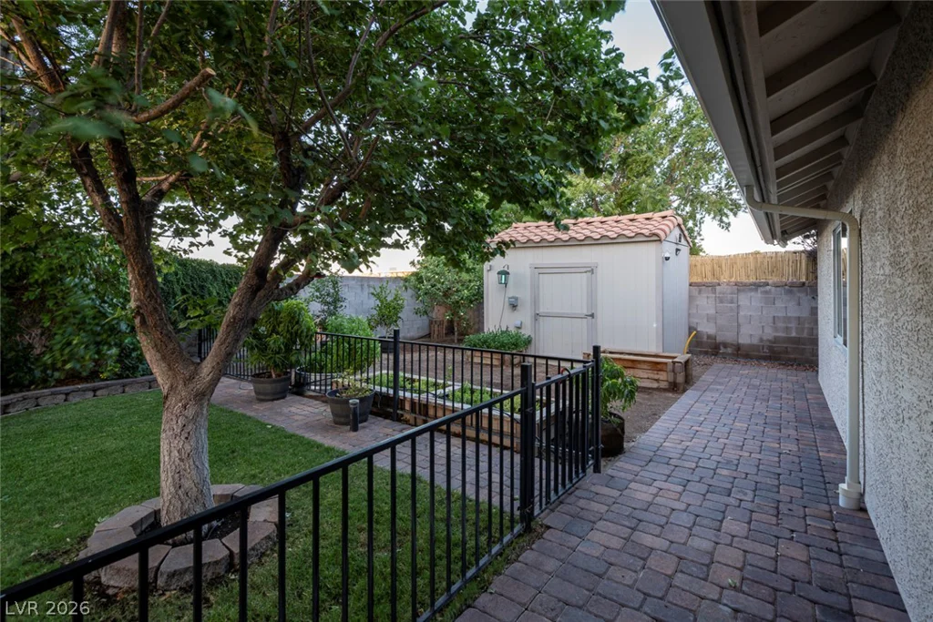 818 Manor Shores, Henderson, NV 89002