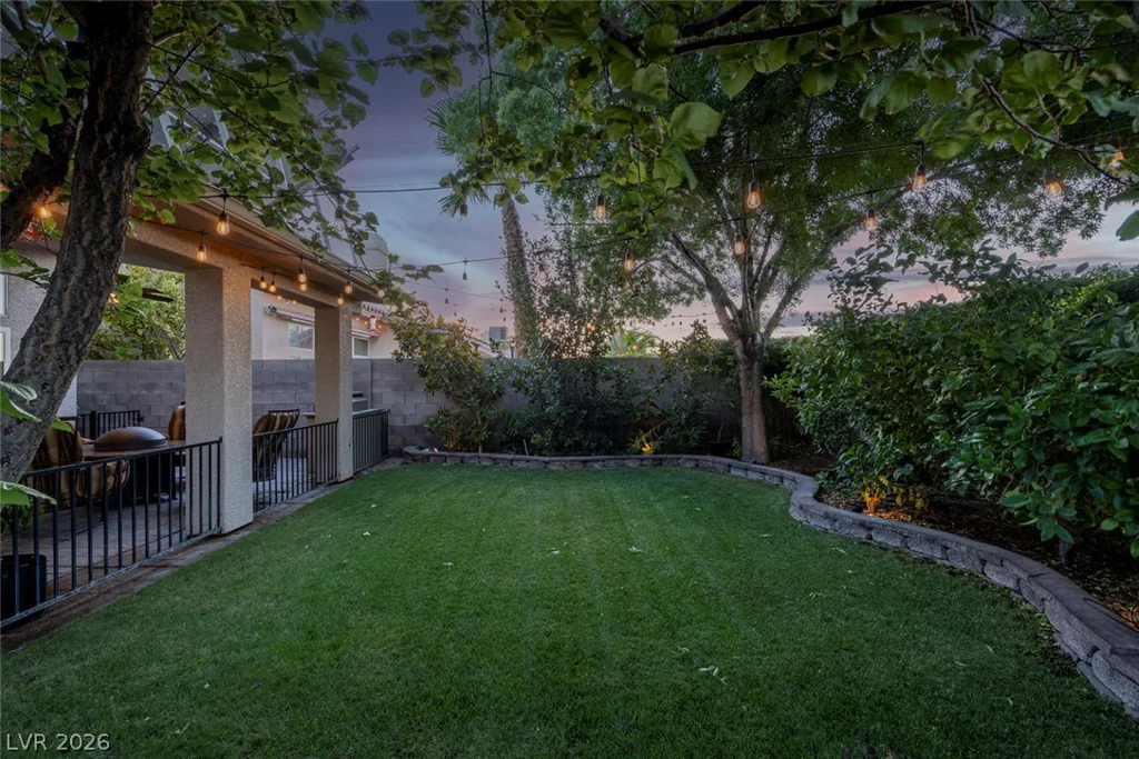 818 Manor Shores, Henderson, NV 89002
