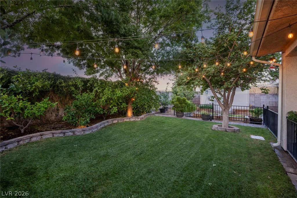 818 Manor Shores, Henderson, NV 89002