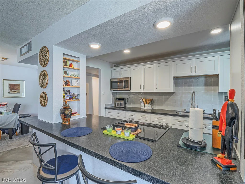 730 Royal Crest, Las Vegas, NV 89169