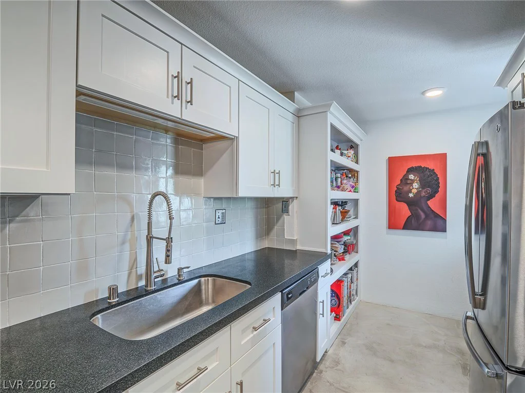 730 Royal Crest, Las Vegas, NV 89169