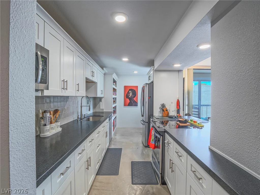 730 Royal Crest, Las Vegas, NV 89169