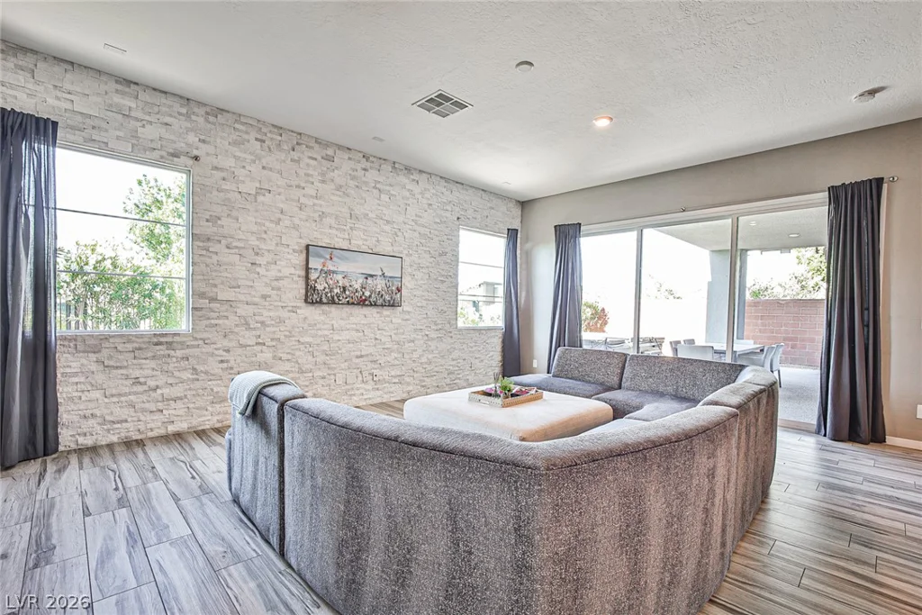 10226 Jade Gardens, Las Vegas, NV 89135