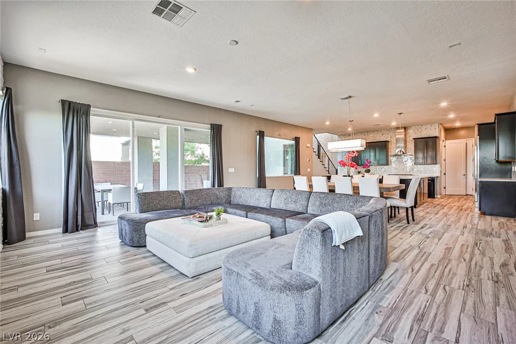 10226 Jade Gardens, Las Vegas, NV 89135