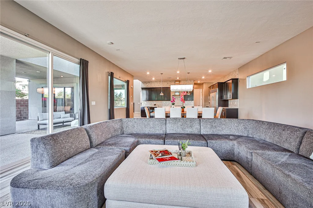 10226 Jade Gardens, Las Vegas, NV 89135