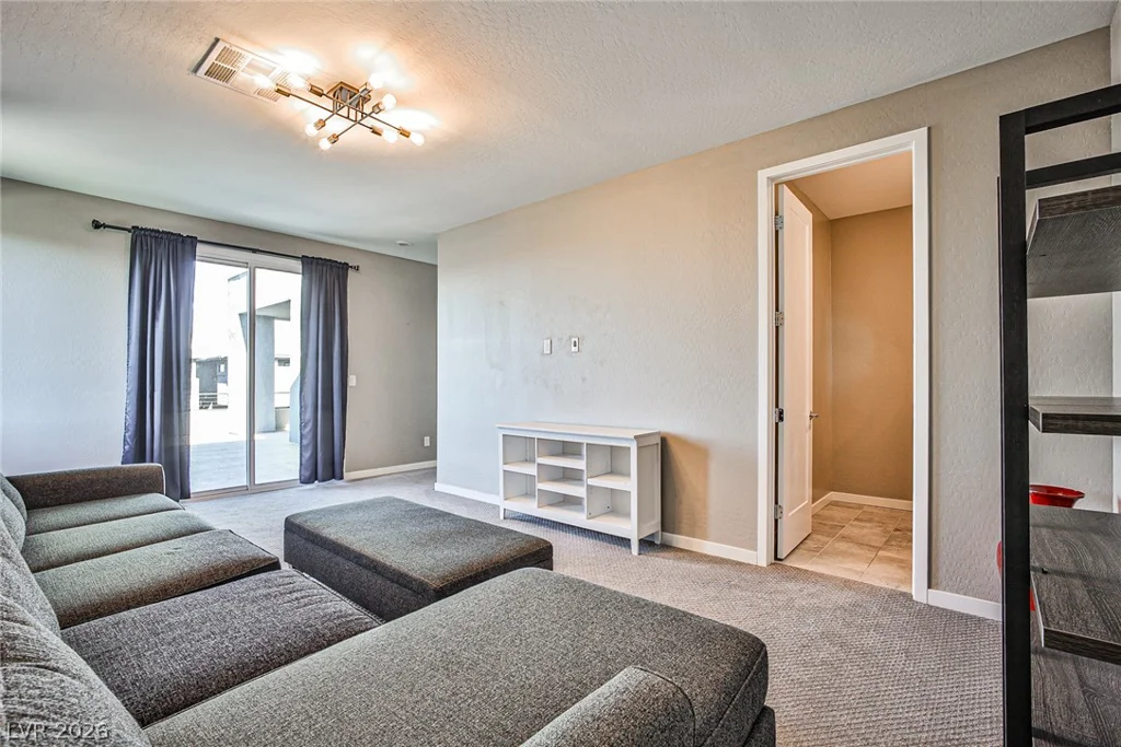 10226 Jade Gardens, Las Vegas, NV 89135