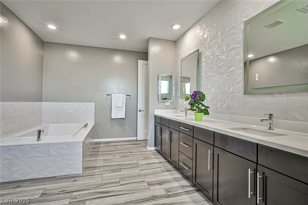 10226 Jade Gardens, Las Vegas, NV 89135