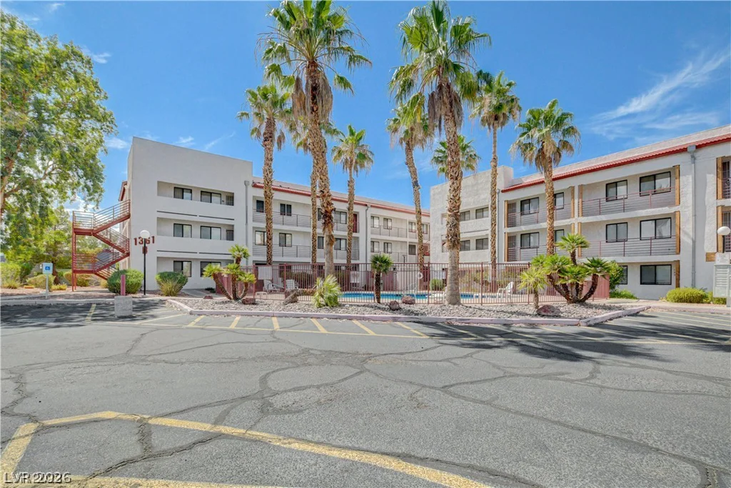 1381 University, Las Vegas, NV 89119