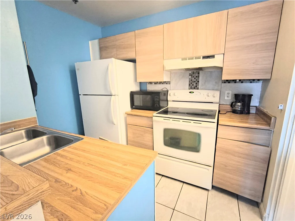 1381 University, Las Vegas, NV 89119