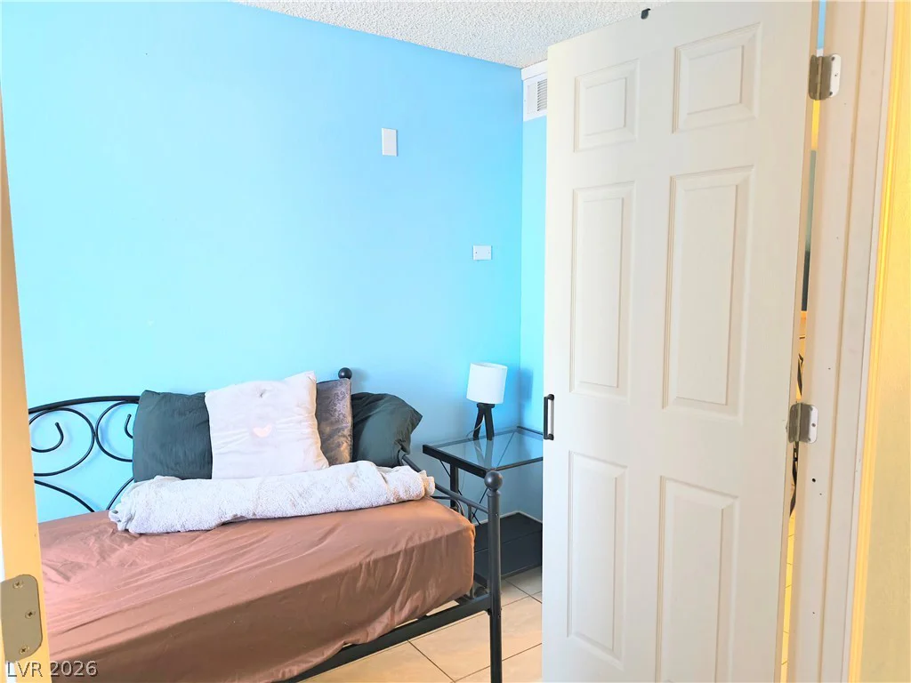 1381 University, Las Vegas, NV 89119
