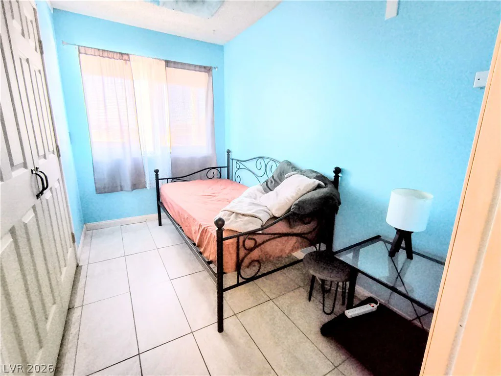1381 University, Las Vegas, NV 89119