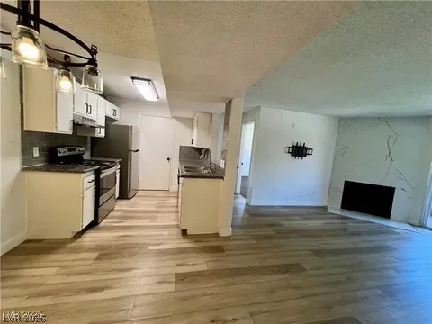 5260 Mission Monterey, Las Vegas, NV 89107