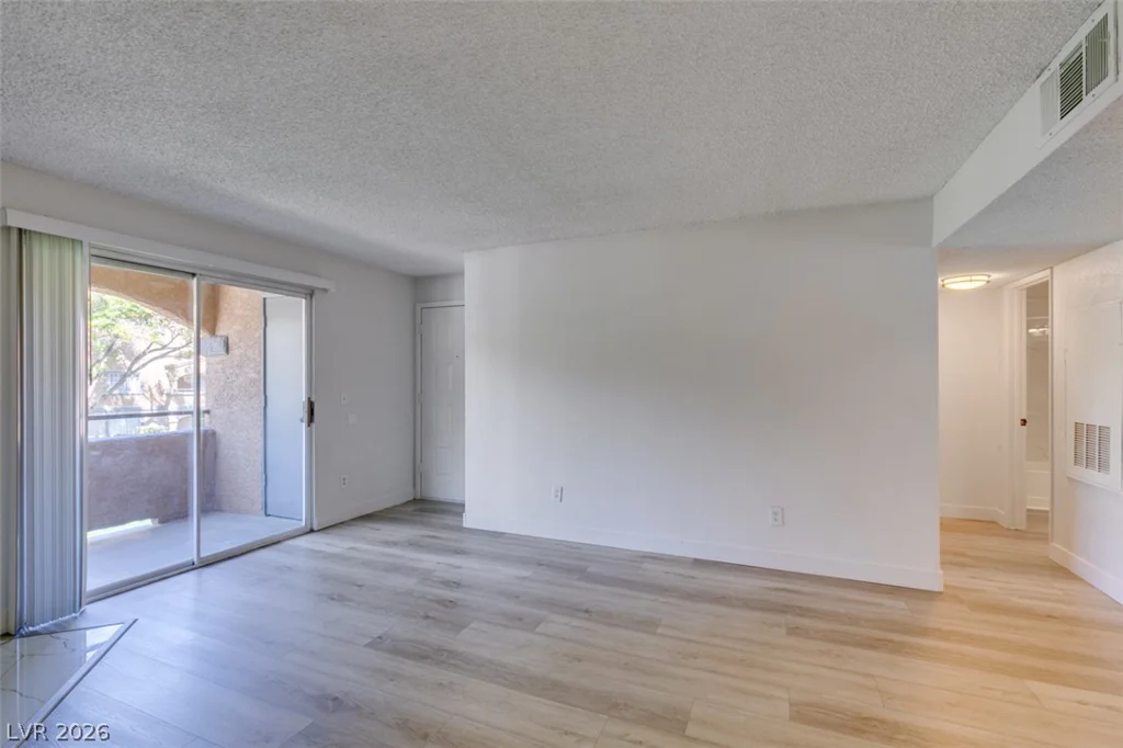 5260 Mission Monterey, Las Vegas, NV 89107