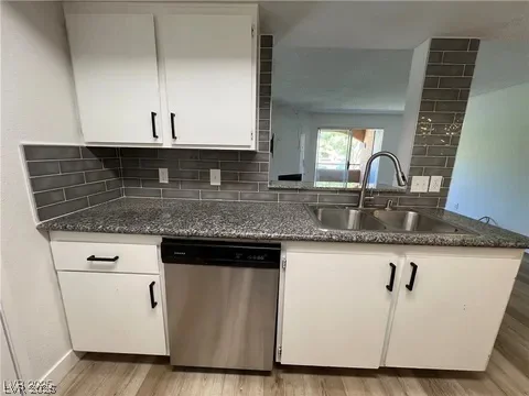 5260 Mission Monterey, Las Vegas, NV 89107