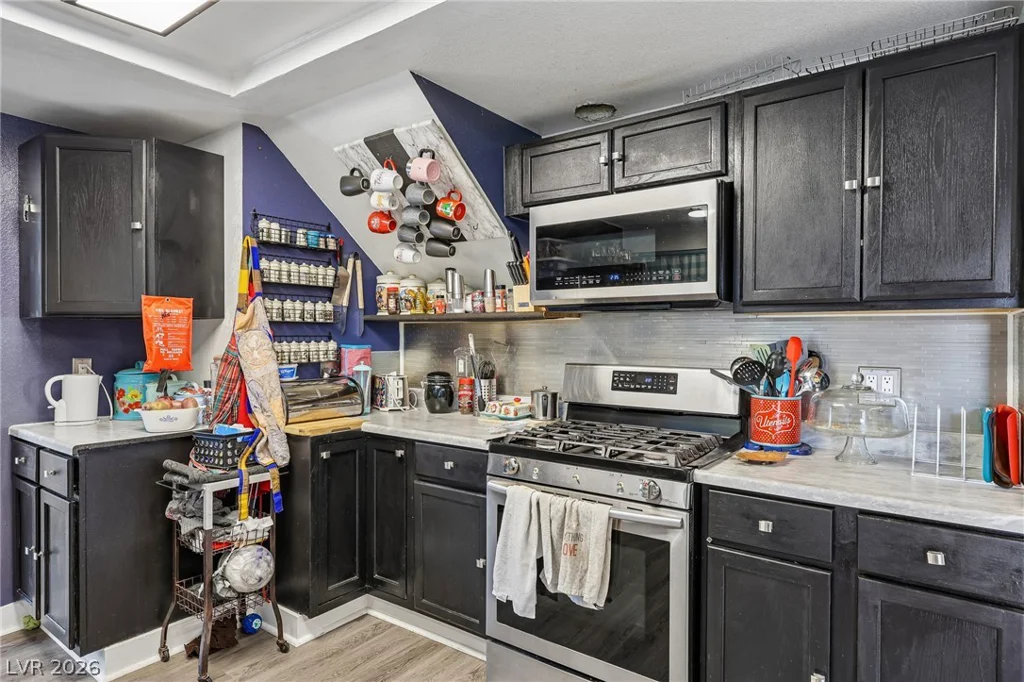6833 High Bluff, Las Vegas, NV 89108