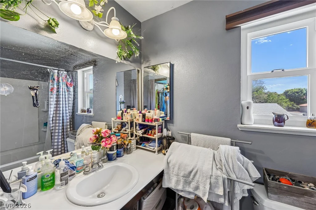 6833 High Bluff, Las Vegas, NV 89108