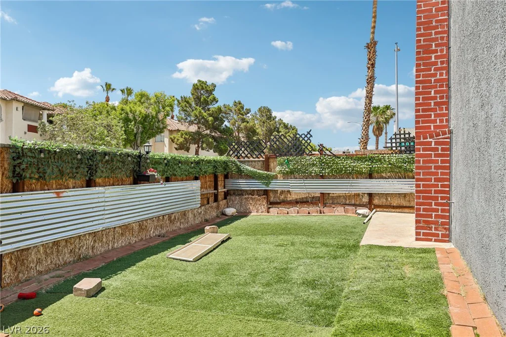 6833 High Bluff, Las Vegas, NV 89108