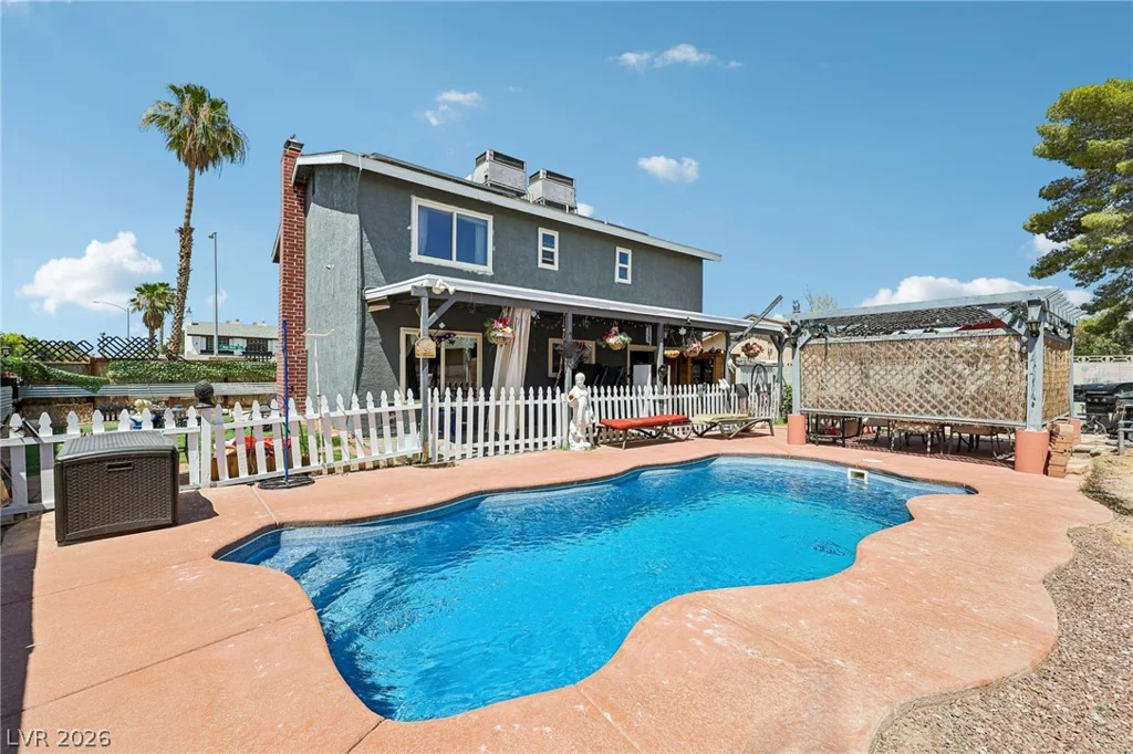 6833 High Bluff, Las Vegas, NV 89108